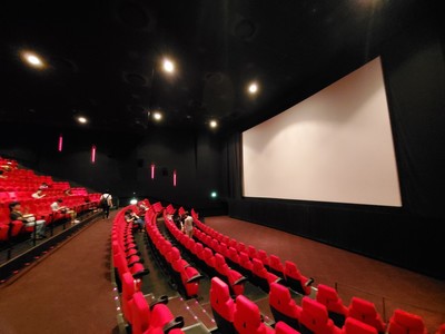 Coswata 川崎チネチッタにて ヴァイオレット エヴァーガーデン外伝のcine11通常上映に入場 チネチッタ Pawoo